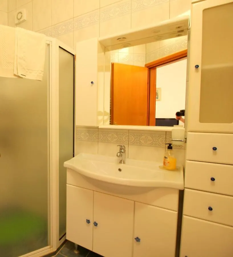Rozy Near The Beach Apartment Novigrad
