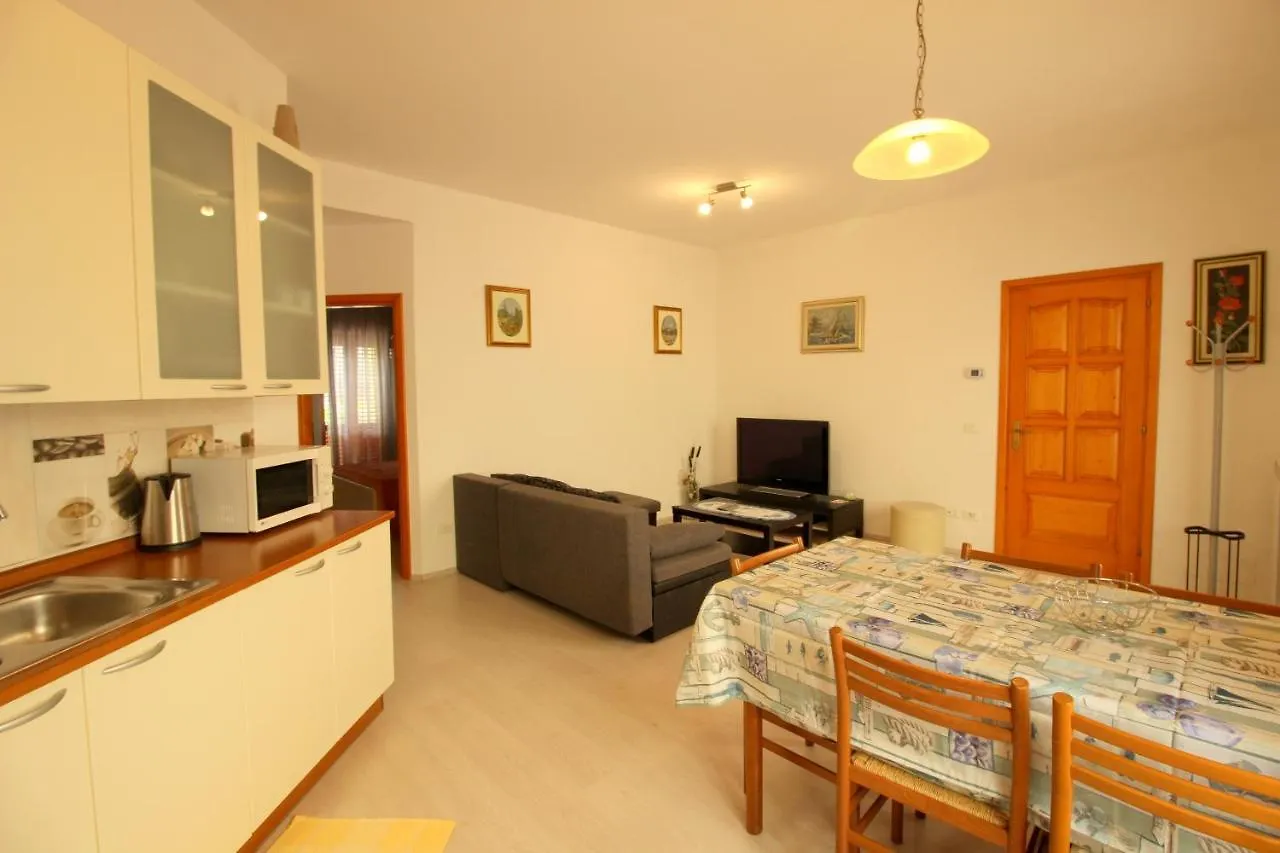 Rozy Near The Beach Apartment Novigrad   Novigrad (Istria)